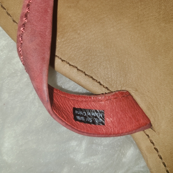 UGG Size 10 W red Leather Thong Sandals - Picture 5 of 6